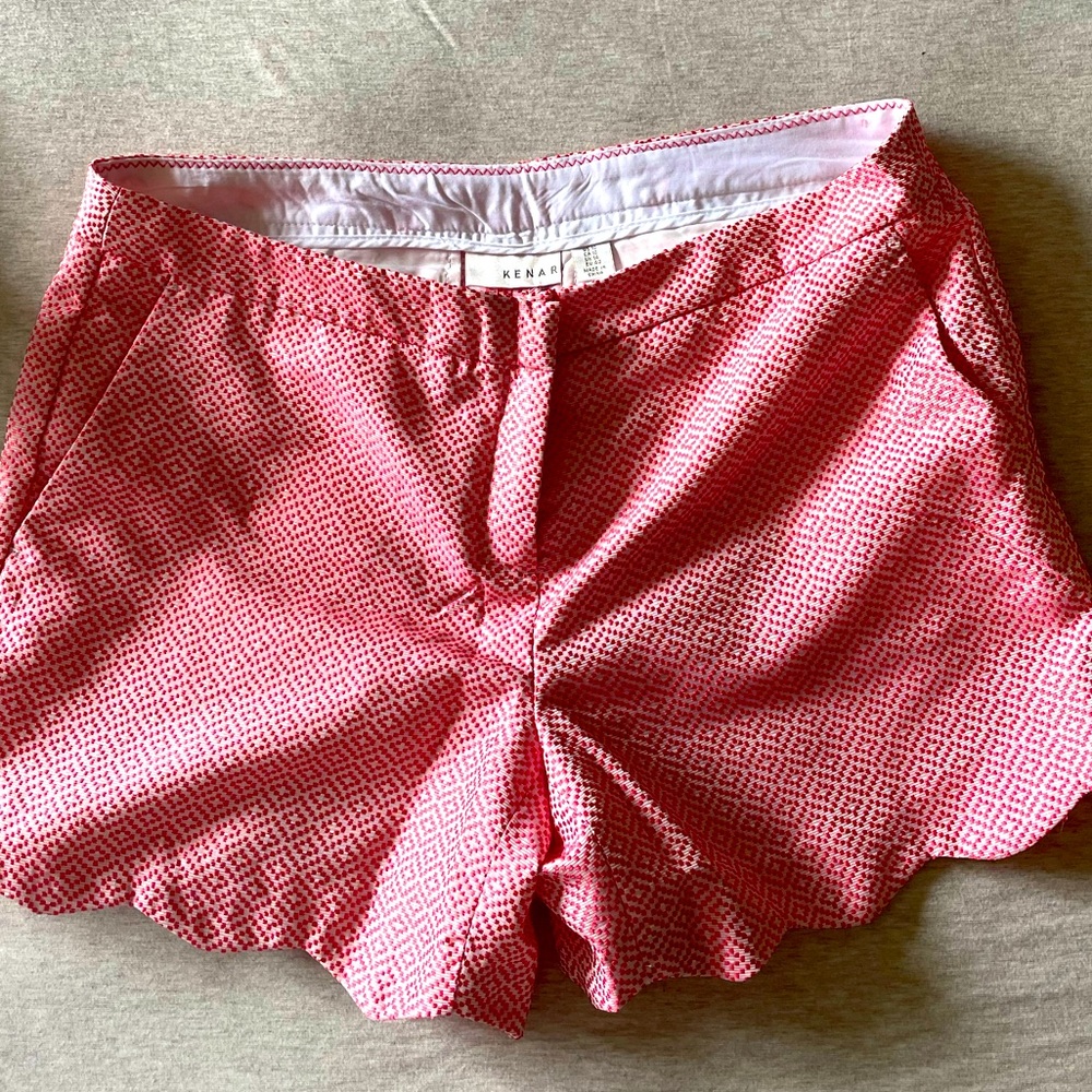 Cute coral print Kenar shorts, scallop hem, size 10